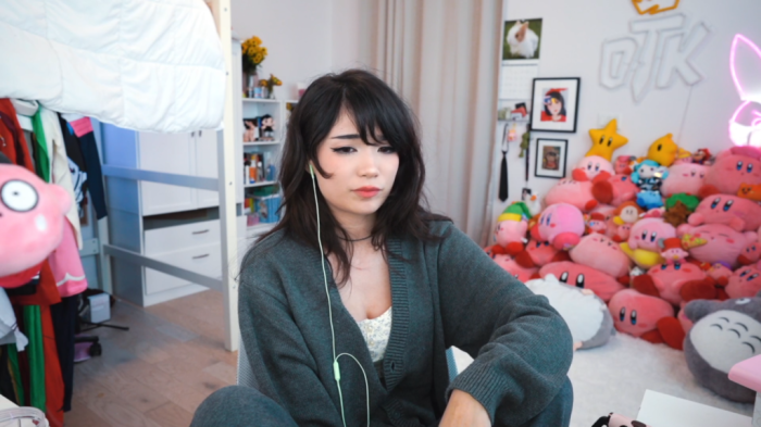 Twitch streamer emiru mona cosplay